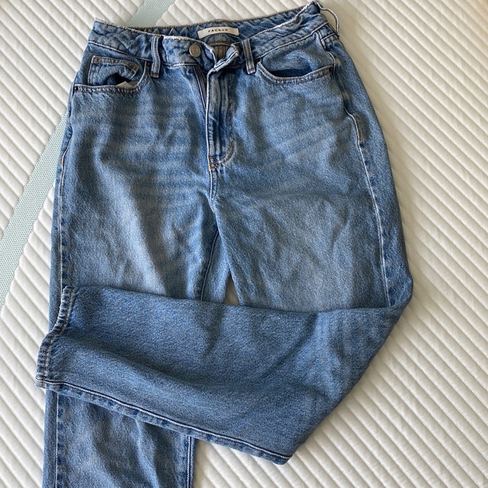 PACSUN BLUE WASH MOM JEANS
